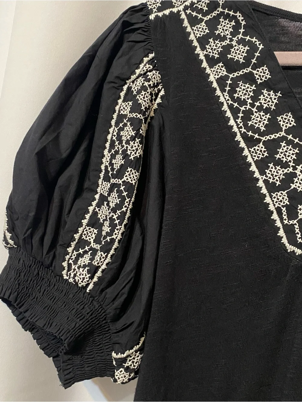 Anthropologie Black Embroidered Puff Sleeve Peasant Top V-Neck Women’s 1X Boho